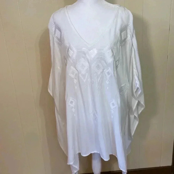 Chico’s Embroidered White Poncho Shirt Top Size L/XL.  Tassels, Soft & Flowy. - Picture 4 of 13